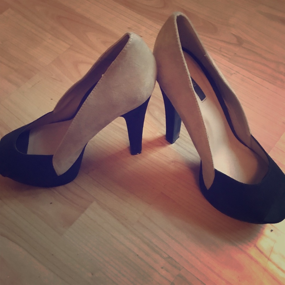 Open toe, nude and black heels